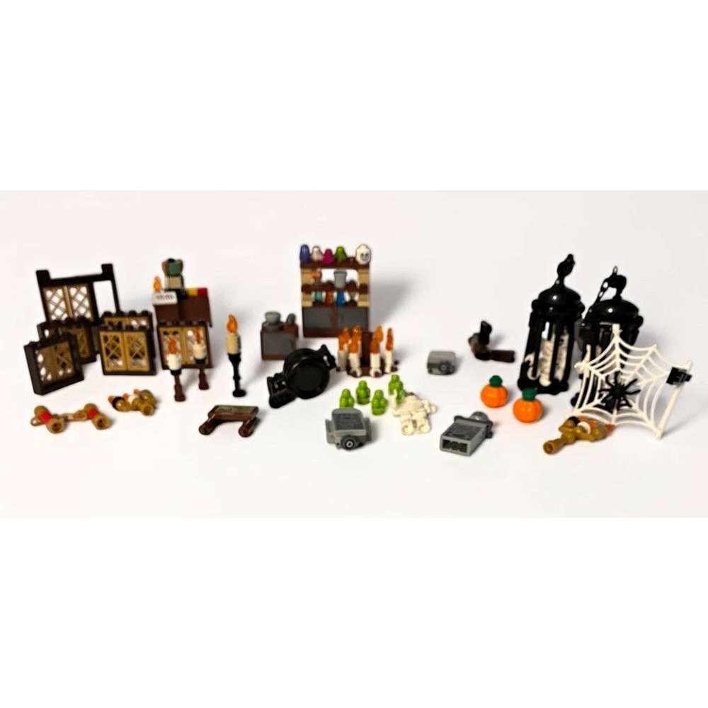 LEGO Hocus Pocus 21341 Cottage Accessories Skeletons Candles Pumpkins Gravestone
